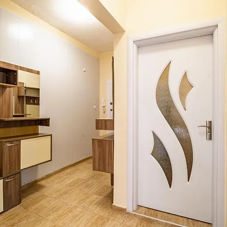 Primorski 2bdrm * Warna